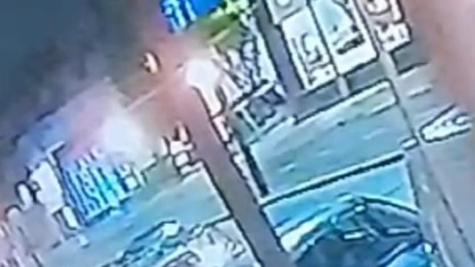 Feroz balacera frente a un McDonald's de zona oeste