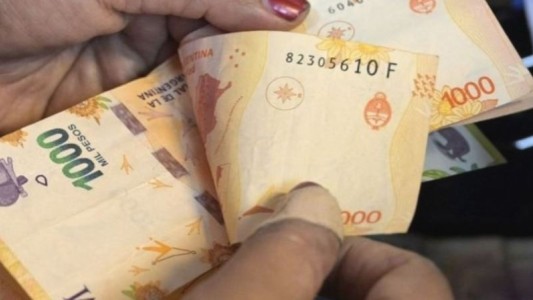 El salario mínimo pasará a ser de $105.500 en julio y llegará a $118.000 en septiembre