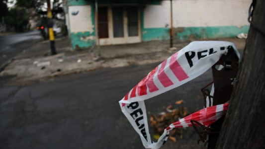 Asesinaron a un joven de un disparo en la frente en barrio Tablada