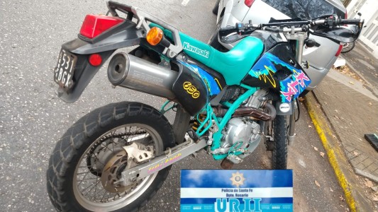 Persecución policial: atraparon a un ladrón que circulaba con una moto robada
