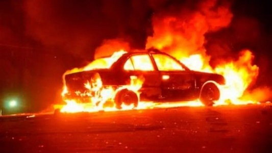 Ataques incendiarios: quemaron tres autos durante la madrugada