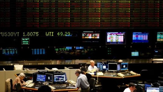 La reacción del mercado ante el acuerdo con el FMI: baja el dólar blue y suben los bonos