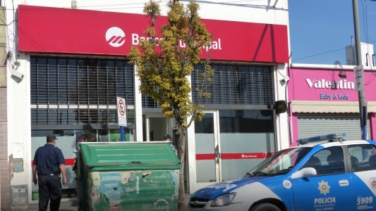 Disparos contra la sucursal del Banco Municipal en Empalme Graneros