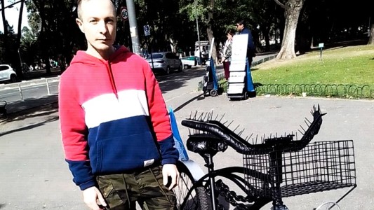 Herrero rosarino creó bicicleta antirrobo y se volvió viral en redes sociales