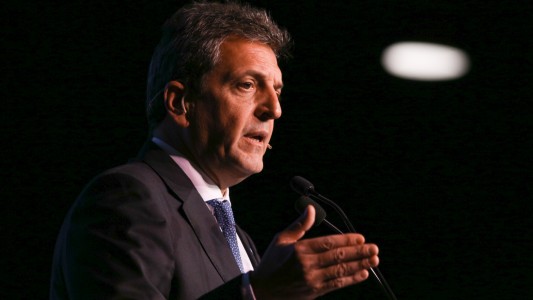 El dólar blue llegó a $570 y Massa adjudicó la suba a maniobras "especulativas"