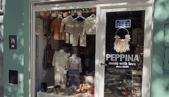 Con las manos en la masa: detuvieron a un delincuente mientras robaba un local de ropa infantil