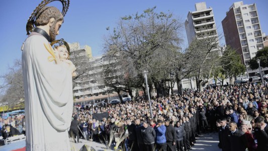 Miles de fieles veneraron a San Cayetano en su día