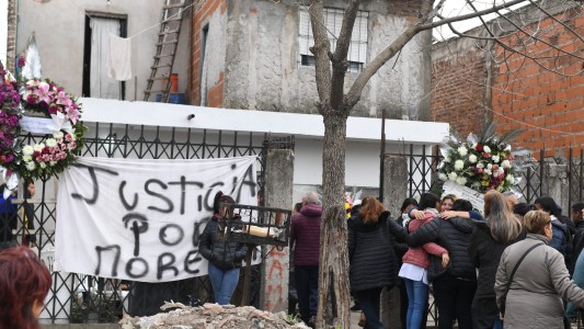 Dolor en la despedida de Morena: velatorio en la casa paterna