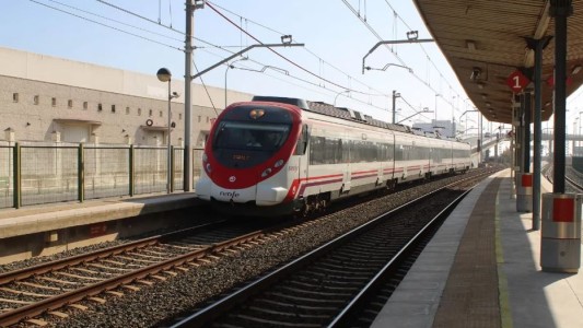 Escándalo en el tren: maquinista encontró a un compañero teniendo sexo en la locomotora