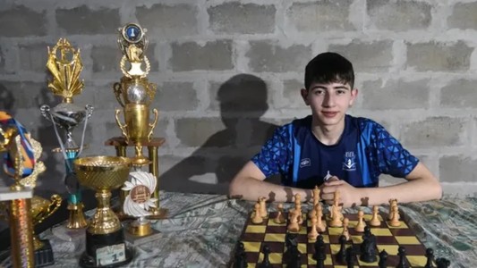 Luciano Carrizo: “el Messi rosarino del ajedrez”, que pelea para poder viajar al Mundial