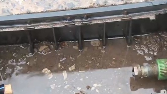 Diez familias sin agua por masivo robo de medidores en una cuadra