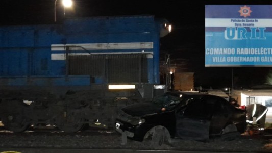 Impactante choque entre un auto y un tren en Villa Gobernador Gálvez