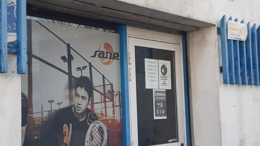 Peligro de derrumbe para la fábrica de paletas de paddel “Sane” incendiada ayer