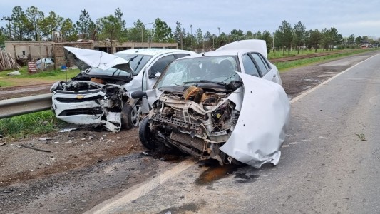Cuatro heridos durante un impactante choque Roldán