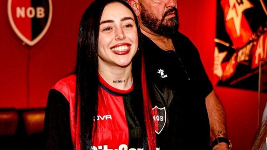 ¿Romance confirmado? Nicki Nicole y Peso Pluma fueron a ver juntos el partido de Newell’s