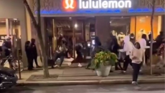 Robos en banda en EEUU: enmascarados asaltaron comercios y se enfrentaron a la Policía