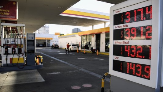 A pesar del congelamiento, aumentaron los precios en algunas estaciones de servicio