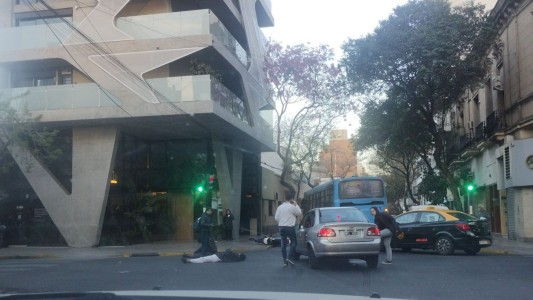 Fuerte choque en pleno centro terminó con dos heridos