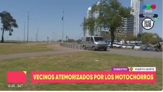 Vecinos atemorizados: los motochorros suben a la vereda y roban a los transeúntes