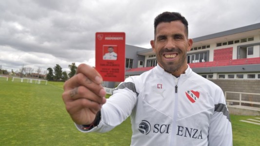 "Desde que llegué, Independiente me abrazó como una familia": Tevez se hizo socio