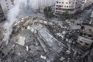 Más de 1.000 muertos y al menos 100 rehenes israelíes en Gaza