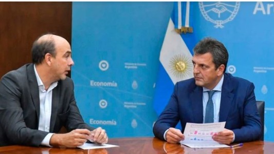 Escalada del dólar blue: el Gobierno apuntó contra "cuatro vivos" y pidió intervención judicial