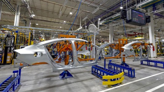 General Motors suspendió la producción de manera temporal por falta de insumos