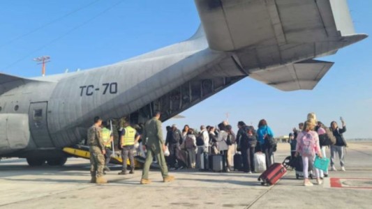 Los primeros argentinos repatriados desde Israel llegarán a Ezeiza el domingo por la mañana