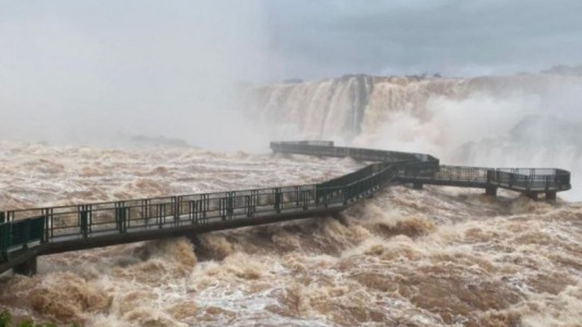Cierran la Garganta del Diablo por el enorme caudal de agua en las Cataratas del Iguazú
