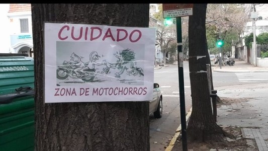 Pichincha zona liberada y advertencia de vecinos con carteles por los motochorros