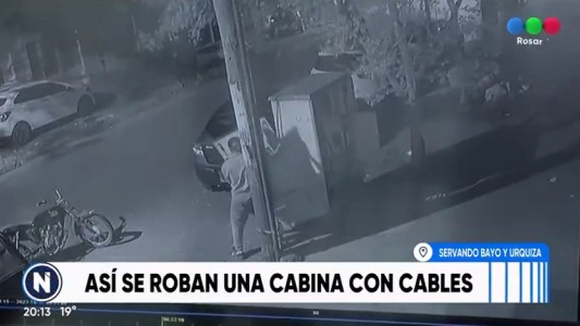 Video: así saquearon una cabina con cables durante el fin de semana largo