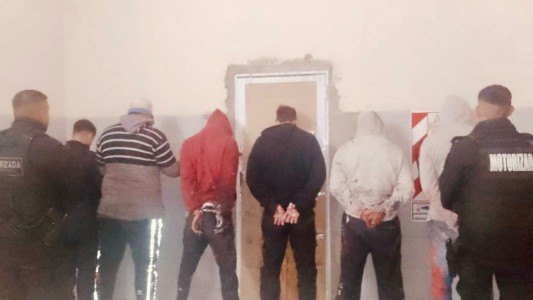 Detuvieron a seis personas por realizar pintadas de Newell´s cerca del Coloso