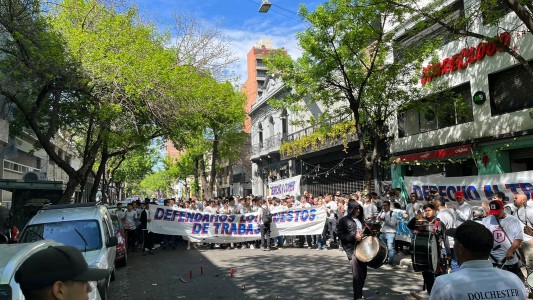 Protesta de la tabacalera Bronway en la puerta de AFIP por falta de insumos para producir