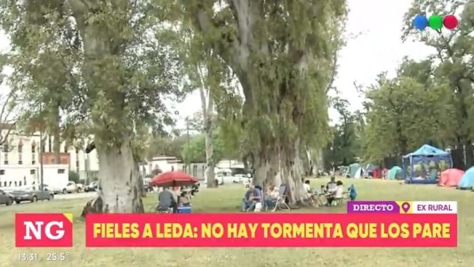 A pesar del alerta amarilla los fieles de Leda siguen acampando para recibir su bendición