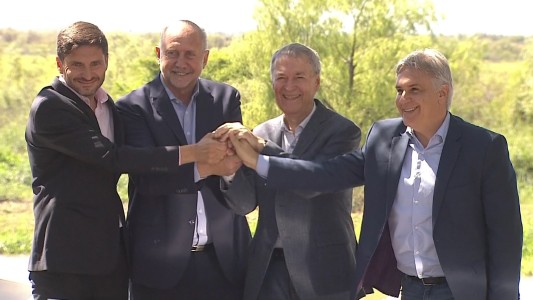 Acueducto entre Santa Fe y Córdoba: el gobernador viaja al exterior para firmar créditos