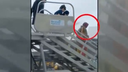 Bajaron a Sofía Gala de un avión y fue demorada en Aeroparque, acusada de robar en el free shop