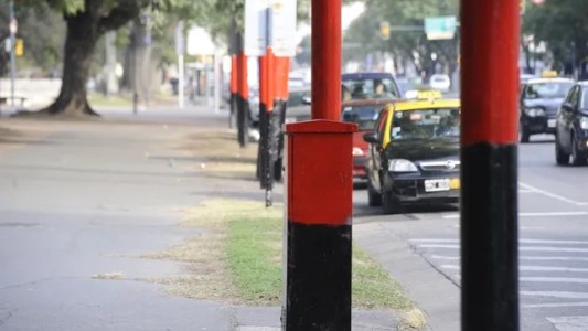 Cayeron seis hinchas por pintar postes de luz con los colores de Newell´s