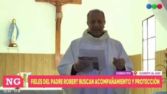 Ahora el padre Robert gana fieles y adeptos con su misa de sanación en barrio Refinería