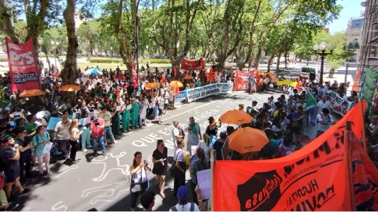 Municipales impulsaron la caravana en defensa de la salud y la educación pública