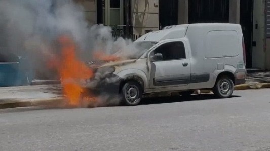 Otra vez un vehículo se prendió fuego en pleno centro
