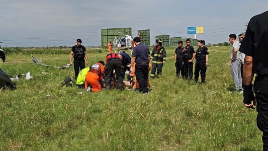 Video: Accidente de tránsito con vuelco y un herido grave en la autopista Rosario-Córdoba