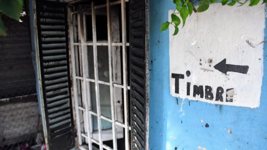 Doble homicidio en Magaldi al 8700 con diez disparos en el frente de la casa