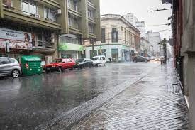 Tormentas aisladas en Rosario para toda la jornada