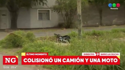 Chocaron un camión y una moto, que llevaba tres ocupantes