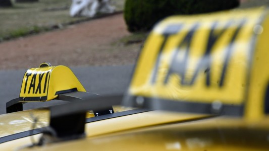 Un taxista chocó a una embarazada en Zeballos y Paraguay