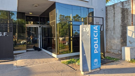 Atacaron a tiros el frente de la comisaría 19 y dejaron una nota intimidatoria