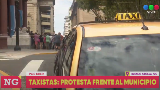 Taxistas marcharon frente a la Municipalidad: piden más controles a Uber