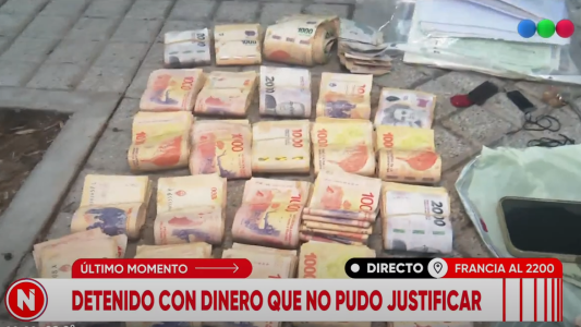 Al revisar un vehículo  la policía  encontró dinero y dólares