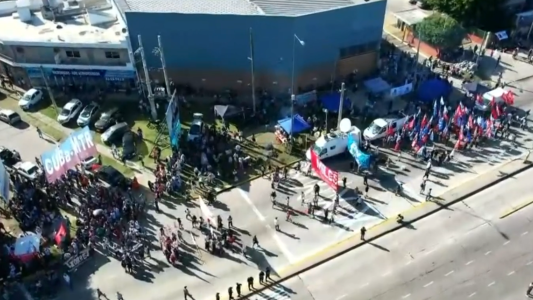 Ollas populares y corte en la Ruta 3 en rechazo al DNU y la Ley Ómnibus