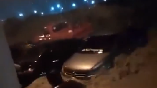 Temporal y destrozos en Jujuy: el agua arrastró autos